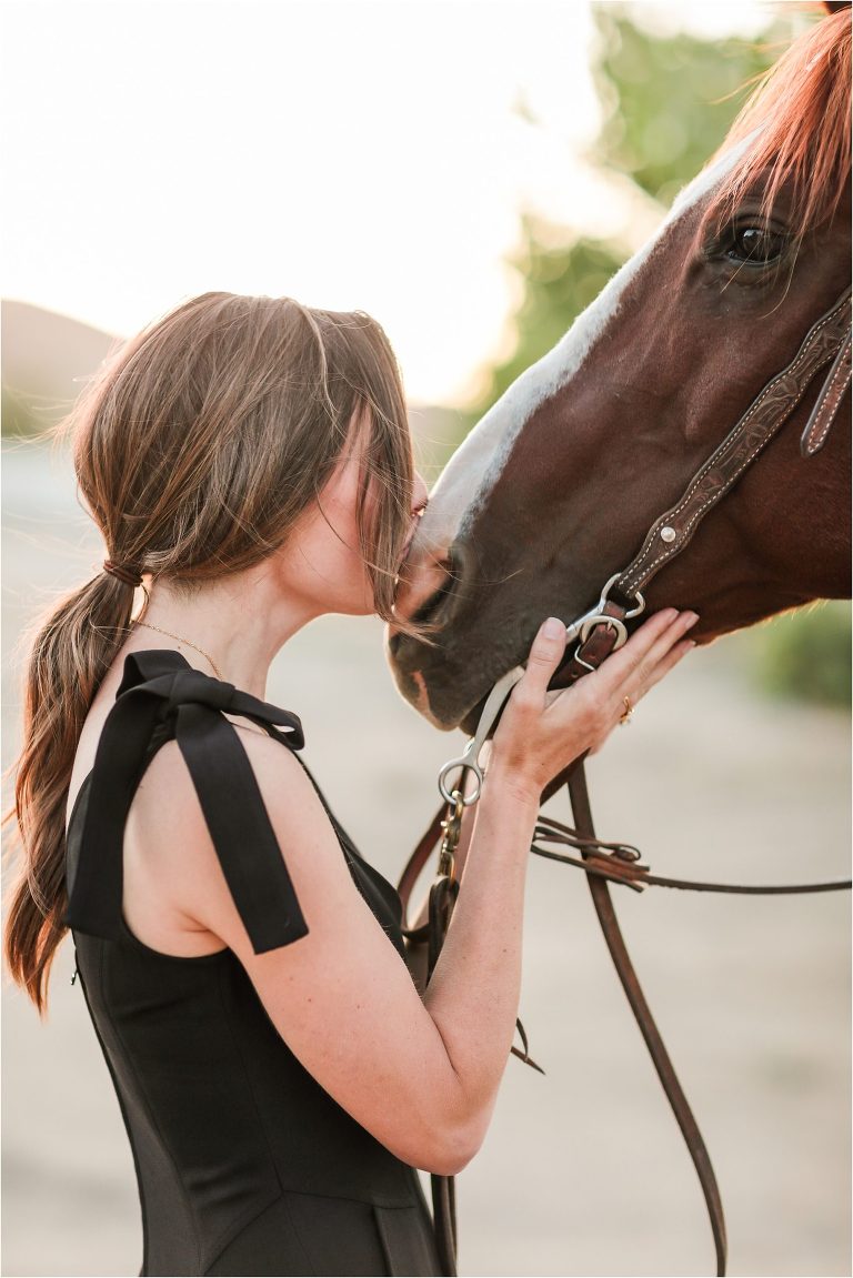 Los Alamos Equine Photography session with woman kissing sorrel gelding photographed by Elizabeth Hay Photography