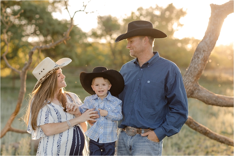 Parkfield Equine Maternity Session with Gonzalez Family by California Equine Photographer Elizabeth Hay Photography